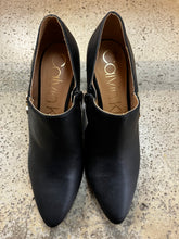 Load image into Gallery viewer, NWT Calvin Klein Heels (Size 7 1/2)
