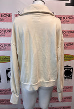 Cargar imagen en el visor de la galería, The Drop Cream Half Zip Sweater (Size M)
