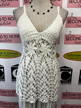 Cargar imagen en el visor de la galería, Crochet Flower Beach Top (Size S/M)
