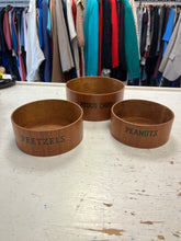 Cargar imagen en el visor de la galería, Vintage MCM Teak Nesting Snack Bowls (Set of 3)
