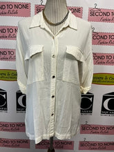 Load image into Gallery viewer, Laura Cream Button Down (Size 8)
