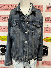Cargar imagen en el visor de la galería, GAP Classic Denim Jacket (Size XL)

