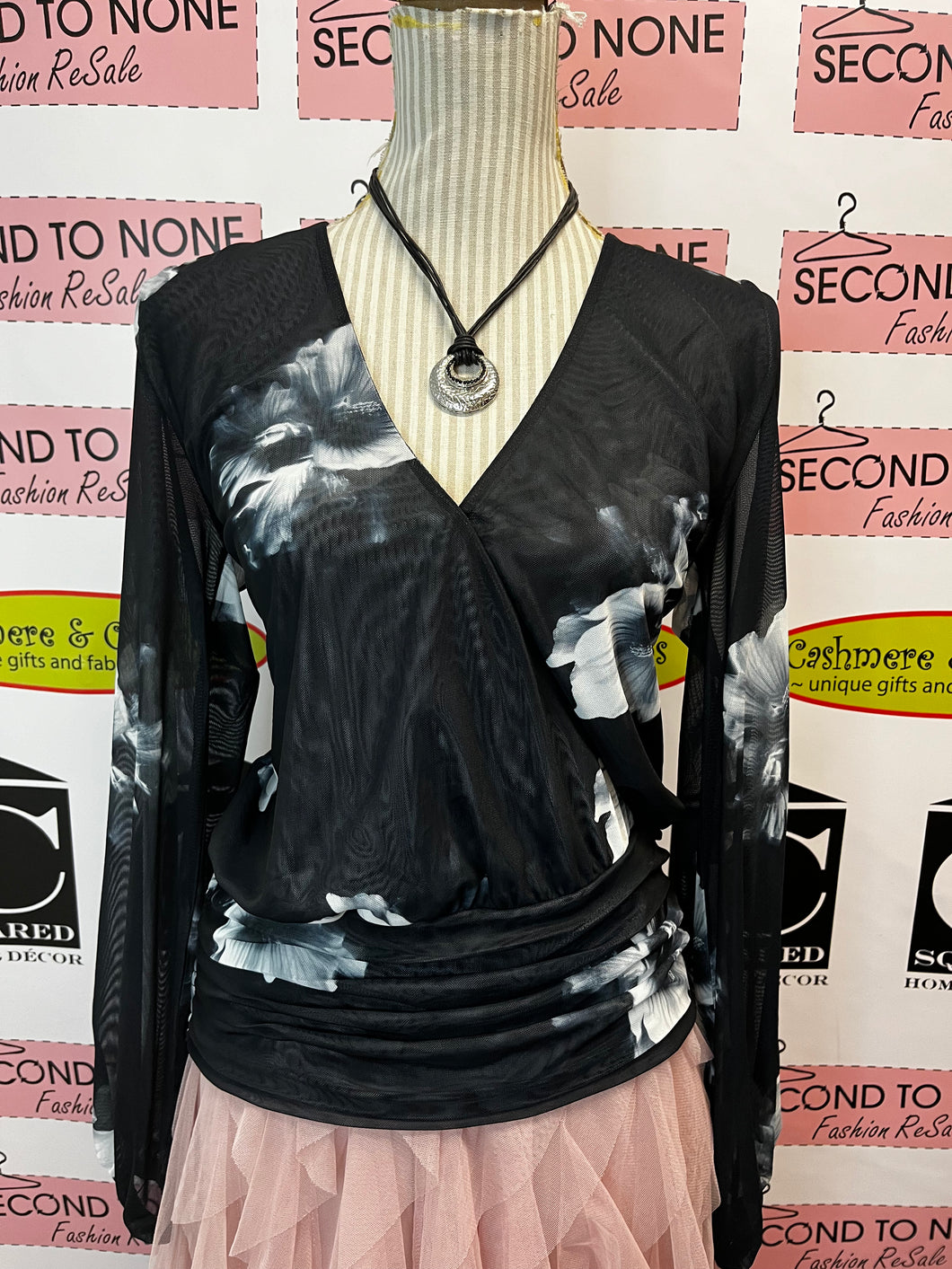 NWT Le Chateau Floral Top (Size M)