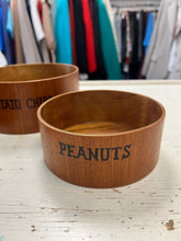 Cargar imagen en el visor de la galería, Vintage MCM Teak Nesting Snack Bowls (Set of 3)
