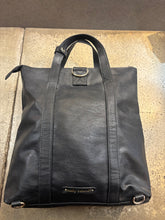 Cargar imagen en el visor de la galería, Kathy Ireland Black Tote Purse
