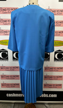 Load image into Gallery viewer, Vintage D’Alliard’s 2 PC Blue Pleated Dress (Size 18)
