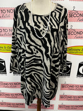 Load image into Gallery viewer, Zebra Print Tunic (Size 2X)
