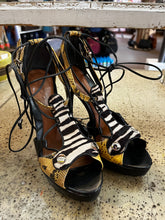 Load image into Gallery viewer, Aldo Animal Print Stilettos (Size 7)
