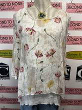 Charger l'image dans la galerie, Soft Floral Layered Tunic (Size S)
