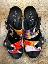 Load image into Gallery viewer, Helle Comfort Wedge Sandals (Size 5)
