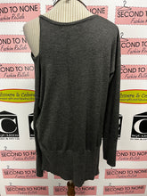 Load image into Gallery viewer, Cable &amp; Gauge 1 Cold Shoulder Top (Size M)
