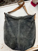 Charger l'image dans la galerie, Hides in Hand Leather Hobo Bag
