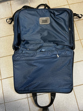 Cargar imagen en el visor de la galería, Tumi Tri-Fold Carry-On Garment Bag
