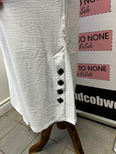 Load image into Gallery viewer, NWT White Wide Leg Pants (Size M)
