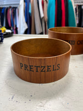 Cargar imagen en el visor de la galería, Vintage MCM Teak Nesting Snack Bowls (Set of 3)
