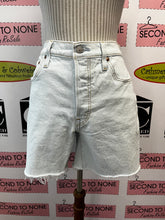 Load image into Gallery viewer, Levi&#39;s 501 Denim Shorts (Size 29W)
