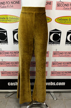 Charger l'image dans la galerie, NWT Aerie Groove On Velour Flare Pants (Size XL-Regular)
