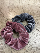 Load image into Gallery viewer, Velvet Zipper Scrunchie (2 Colours)
