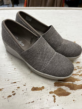 Load image into Gallery viewer, Skechers Pier Lite Wedge Shoes (Size 10)
