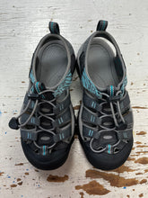 Cargar imagen en el visor de la galería, Keen Waterproof Hiking Sandals (Size 6)
