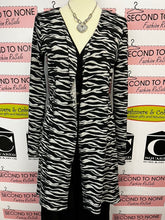 Load image into Gallery viewer, Zebra Print Cardigan (Size M)
