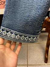 Charger l'image dans la galerie, Cleo Embroidered &amp; Bling Hem Jeans (Size 14)
