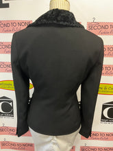 Load image into Gallery viewer, Vintage Fur Collar Black Blazer (Size 6)
