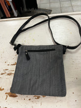 Cargar imagen en el visor de la galería, Roots Grey Double Crossbody

