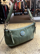Cargar imagen en el visor de la galería, Vintage Coach Shoulder Purse
