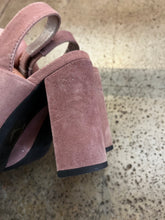 Load image into Gallery viewer, Geox Sparkly Suede Heels (Size 38=7)
