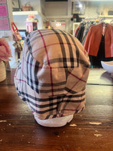 Charger l'image dans la galerie, Reversible Vintage Burberry London Children’s Hat
