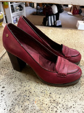 Load image into Gallery viewer, G.H.Bass &amp; Co Heeled Kaylin Loafers (Size 10)
