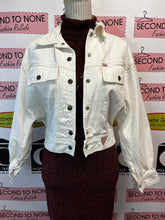Load image into Gallery viewer, Vintage Guess White Cropped Denim Jacket (Size S)
