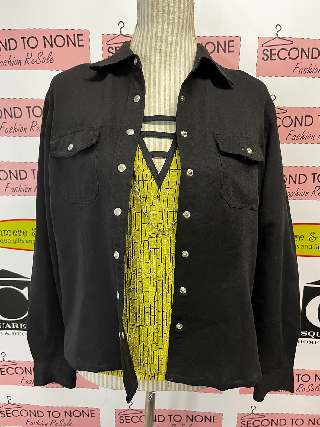 Easy Wear Button Up Top/Jacket (Size M)