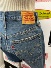 Load image into Gallery viewer, Levi&#39;s 501 Denim Shorts (Size 26W)
