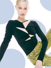 Cargar imagen en el visor de la galería, NWT H&amp;M Cutout Top (Size M)
