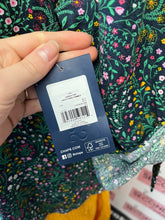 Load image into Gallery viewer, NWT Chaps Floral Top (Size L)
