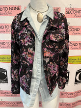 Charger l'image dans la galerie, Chico’s Lightwash Denim Button Up Shirt (Size L/Chico’s 1)
