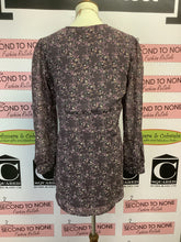 Load image into Gallery viewer, Charlie Paige Floral Top (Size M)
