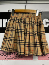 Cargar imagen en el visor de la galería, Authentic Burberry "Girls" Outfit Set (Size 9-10YR)
