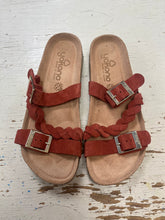 Cargar imagen en el visor de la galería, Yokono Rust Red Braided Leather Sandals (Size 7)
