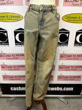 Load image into Gallery viewer, Divided Distressed Jeans (Size 12)
