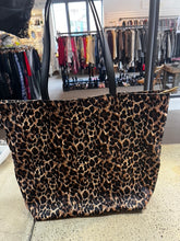 Cargar imagen en el visor de la galería, Victoria's Secret Leopard Tote Bag

