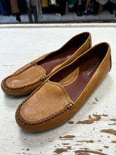Load image into Gallery viewer, Naturalizer Leather Moccasin Loafers (Size 9.5)
