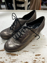 Load image into Gallery viewer, Lord &amp; Taylor Heeled Oxford Shoe (Size 8.5)
