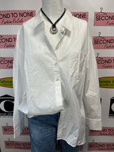 Cargar imagen en el visor de la galería, NWT Talbots White Button Down Top (Size PXL)
