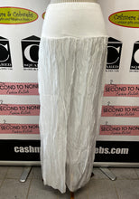 Charger l'image dans la galerie, Made in Italy 100% Silk Pants (Size XL)
