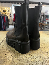 Charger l'image dans la galerie, L'Intervalle Platform Leather Chelsea Boots (Size 39=8)
