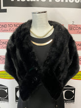 Cargar imagen en el visor de la galería, Black Fox Fur Stole (One Size)
