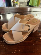 Load image into Gallery viewer, Chunky-Heel Sandal (2 Colors)
